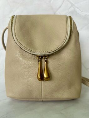 HOBO Fern Crossbody Bag - Pebbled Leather - Sandstorm / Taupe